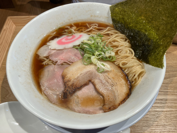 「淡麗中華そば 900円」@おダシと銀しゃり 中華そば 新たの写真