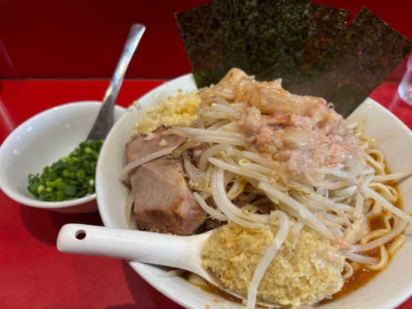 「汁なし少なめ＋ショウガ＋青ネギ」@ラーメン二郎 西台駅前店の写真