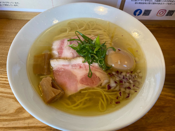 「味玉の地鶏塩ラーメン1,480円」@麺屋 でこぼこの写真
