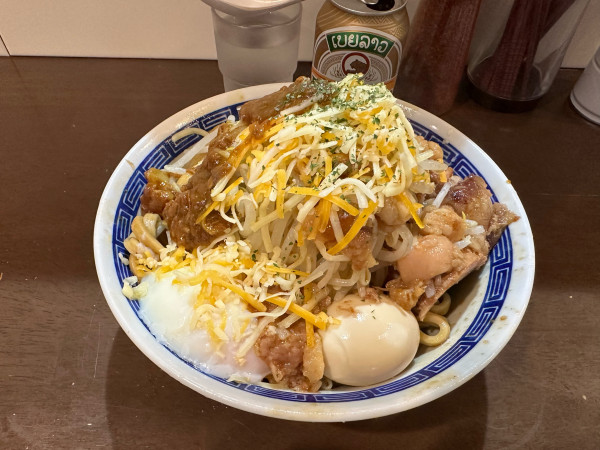 「背脂チーズカレー油そば」@ラーメン ゼンゼンの写真
