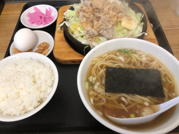 「ポーク鉄板焼のライス少なめと半ラーメン」@大盛軒の写真