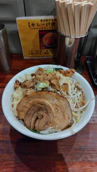 「令6·10·14濃厚ラーメン、バラ肉チャーシュ全マシ(950円)」@雷 北松戸本店の写真
