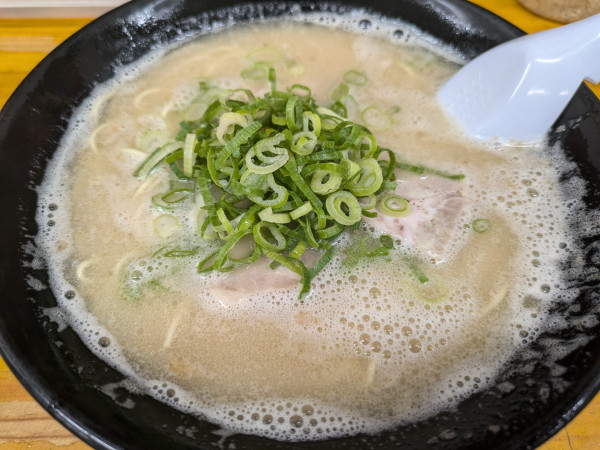 「ラーメン(670円)」@長浜ナンバーワン 長浜店の写真