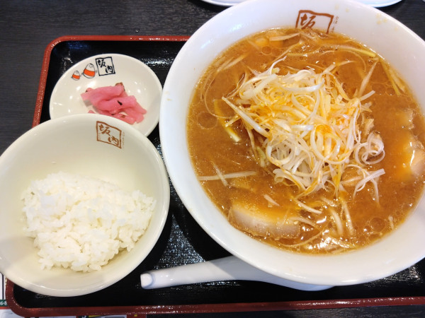 「味噌味のネギラーメン」@喜多方ラーメン 坂内 日立鮎川店の写真