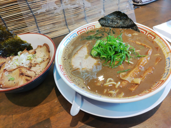 「濃くにぼ中華（並）950円 ミニ丼300円」@中華そば まる井の写真