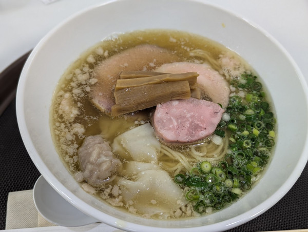 「限定煮干しらぁめん」@らーめん 鉢ノ葦葉の写真