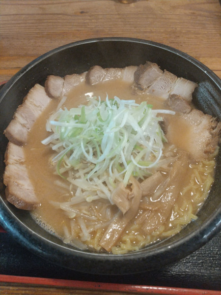 「北の味噌(トッピング：名物チャーシューどっかん盛り」@麺場 もっけいの写真