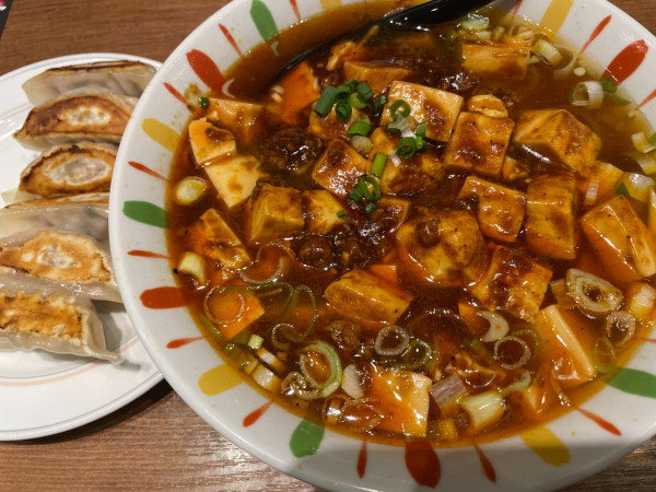 「麻婆豆腐あんかけラーメン：980円（＋餃子）」@中華美食屋 山形店の写真