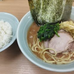 ラーメン(並)(かため)(800)＋無料ライス小