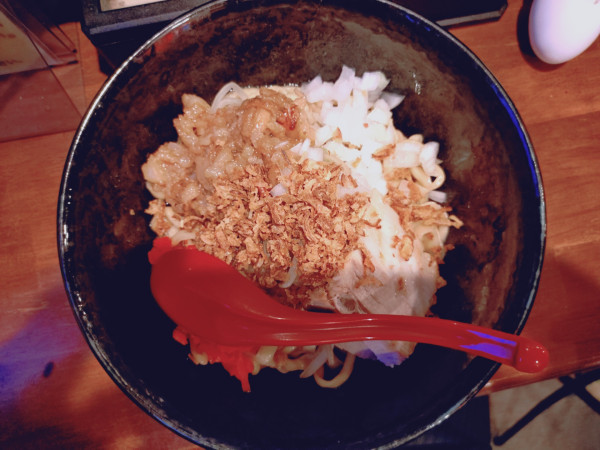 「まぜそば（小、刻みニンニク無、紅ショウガ有、味付け背脂マシ）」@大宮まぜそば 誠治の写真