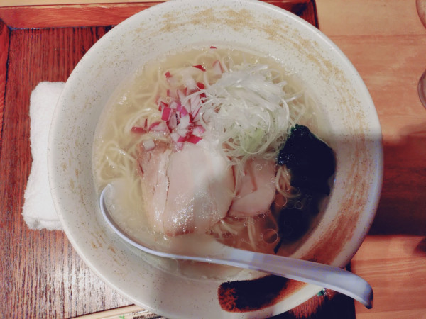 「塩らぁ麺」@貝出汁らぁ麺 みぎわの写真