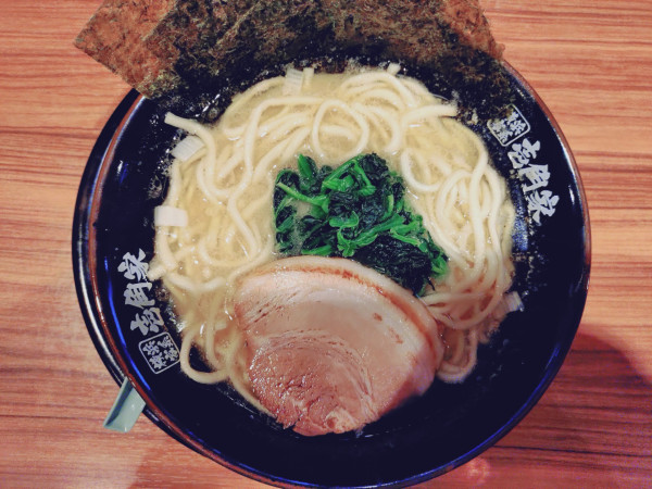 「家系ラーメン（醤油、硬、薄、多）」@壱角家 大宮南銀座通店の写真