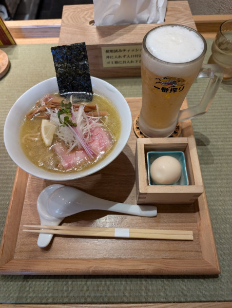 「濃厚牡蠣らぁ麺＋貝味玉＋生ビール」@らぁ麺 牡蠣と貝の写真