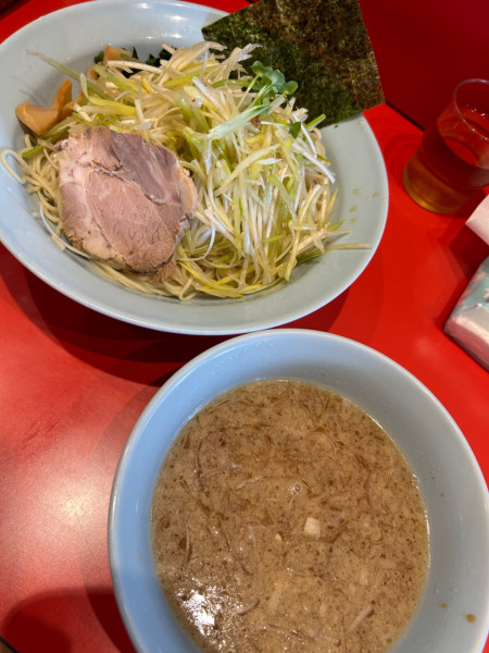 「つけ麺＋中盛　900円　クーポンでネギ追加」@ラーメンショップ まる壱の写真
