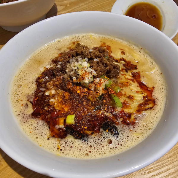 「担々麺 5辛 ホタテワンタン ライス」@さくら食堂の写真