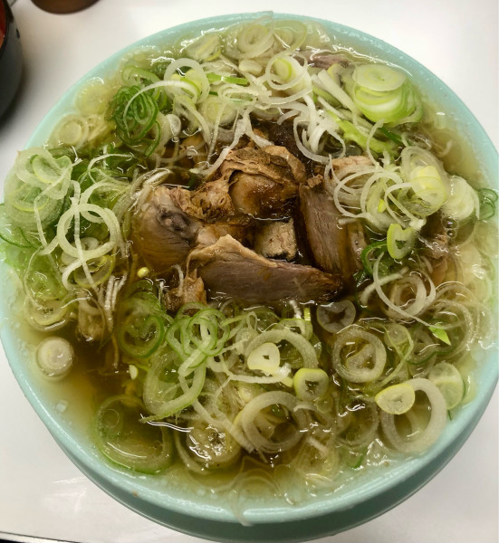 「チャーシュー麺 ネギ 生卵 1100+100+100円」@ともちんラーメンの写真