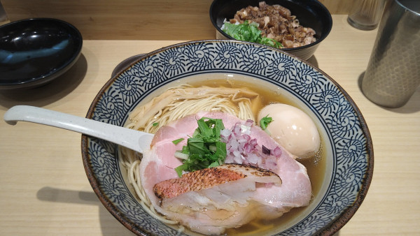 「淡麗金目鯛中華そば ＋ 味玉」@地鶏と蟹 中華そば 礎の写真