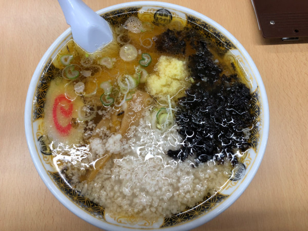 「背脂生姜醤油ラーメン」@青竹手打ちラーメン 麺屋ようすけ 佐野新都市店の写真