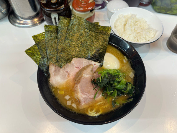 「特製ラーメン1100円、ライス無料」@ラーメン 塚田家の写真