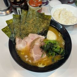 特製ラーメン1100円、ライス無料