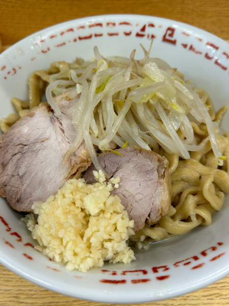 「プレミアム汁無し　生卵」@ラーメン二郎 環七新新代田店の写真