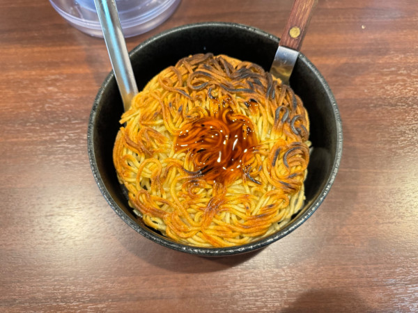 「焼き油そば 並盛830円」@麺爺ラボの写真