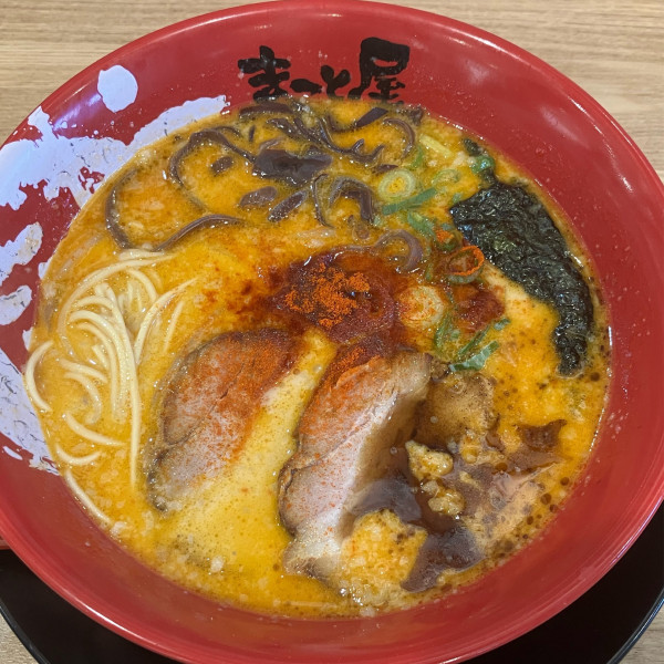 「赤辛牛白湯ラーメン930円他」@ラーメンまこと屋 松戸五香店の写真