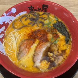 赤辛牛白湯ラーメン930円他