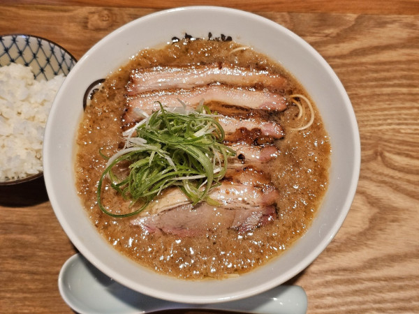 「【限定】炭火背脂中華＋背脂増し　1000＋100円」@つけ蕎麦 津桜の写真