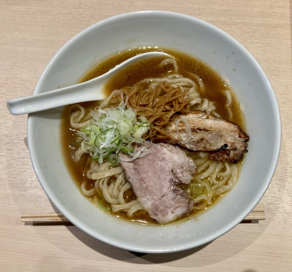 「醤油らーめん(中盛)1200円」@手打ちあさまの写真