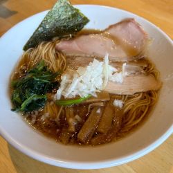 醤油らーめん870円