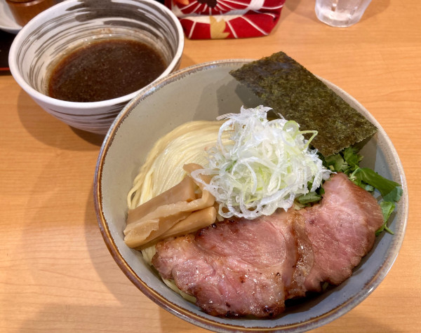「鰹と煮干しの醤油つけ麺　大盛」@麺処 富士松の写真