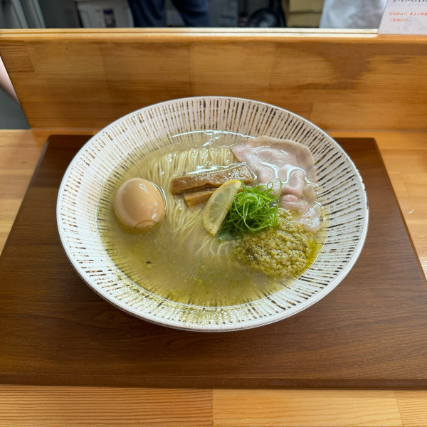 「牡蠣そば+味玉」@中華そば 華塩の写真