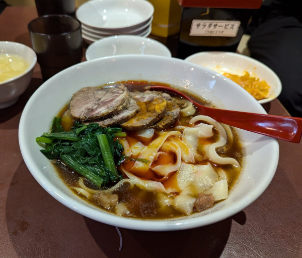 「牛バラ刀削麺」@陳家私菜 新宿店の写真