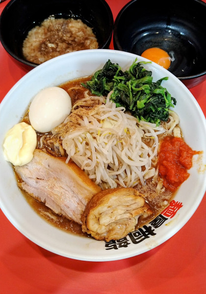 「塩らーめん小+鶏ﾁｬｰ､つけ脂､ほうれん草､マヨ､生卵」@麺屋 桐龍 久喜店の写真