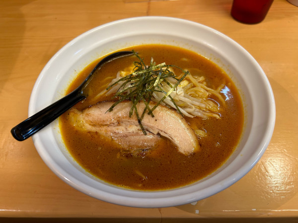 「炙りチャーシューカレーチーズラーメン」@魔女のカレーの写真