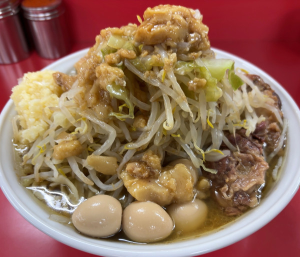 「小　全部　ウズラ」@ラーメン二郎 柏店の写真