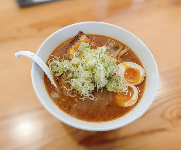 「辛味噌󠄀らーめん」@よなやの写真