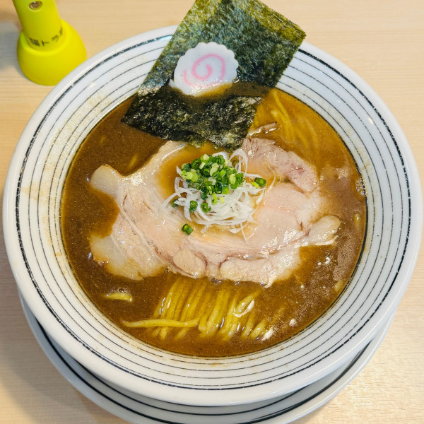 「焼き秋刀魚煮干しらぁめん」@煮干しらぁめん 猫トラ亭の写真