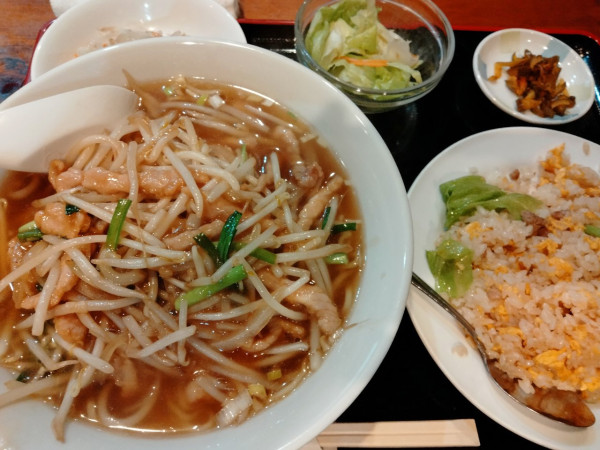 「もやしラーメン＋半チャーハンセット」@本格台湾料理 福盛園の写真