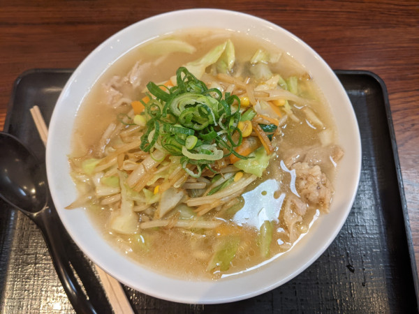 「贅沢天然塩タンメン：830円」@札幌タンメン ベジ達 市ヶ谷店の写真