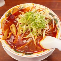 辛みそラーメン　902円