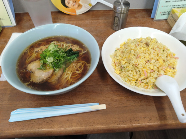 「醬油ラーメン チャーハンセット」@琉華食堂の写真