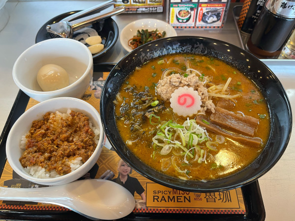 「ロカプレート(SPICY MISO RAMEN 魯珈＋ROKAキ」@らあめん花月嵐 西原町店の写真
