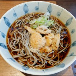 とり肉そば（440円）