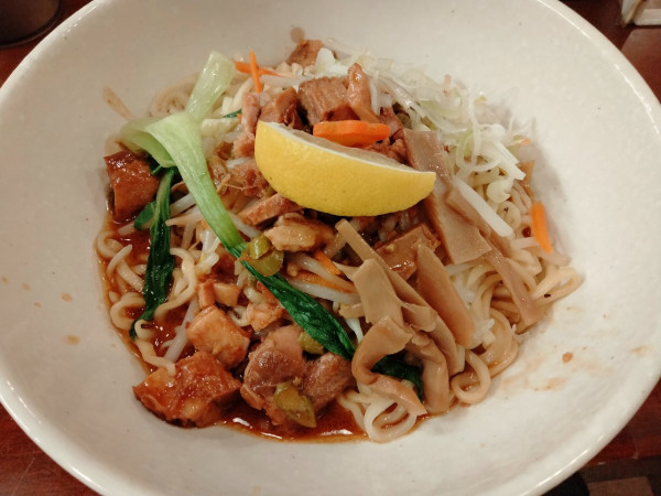 「青唐肉味噌ばんめん＋野菜スープ」@麺食堂 一真亭の写真
