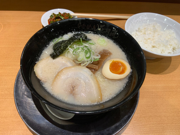 「嵐げんこつらあめん塩」@らあめん花月嵐 川越バイパス店の写真