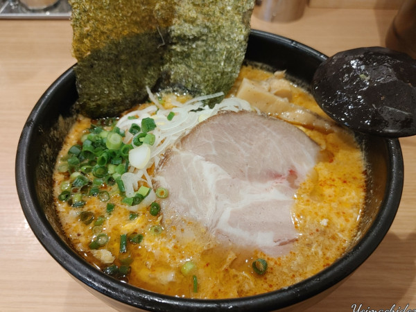 「辛玉らーめん（980円）」@北海道らーめん奥原流 久楽 EQUiA北千住店の写真