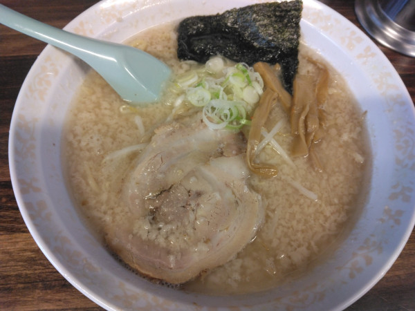 「背脂豚骨ラーメン790円」@ラーメン 詠多の写真
