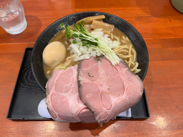 「特性煮干しラーメン大盛り1400円」@煮干しらーめん 麺匠 萩原の写真